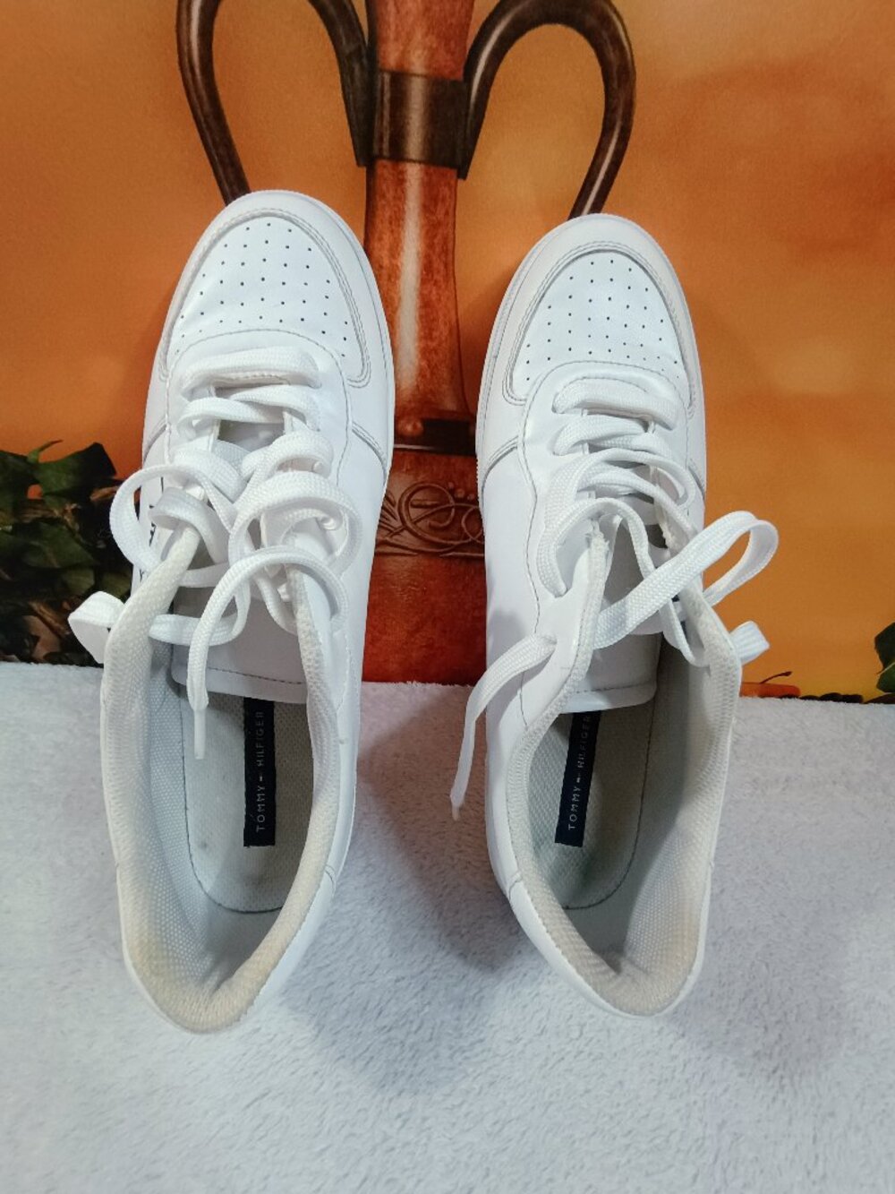 VGUC Tommy Hilfiger Laguna Sz 10M White Casual Low Top Court Sneaker Shoes